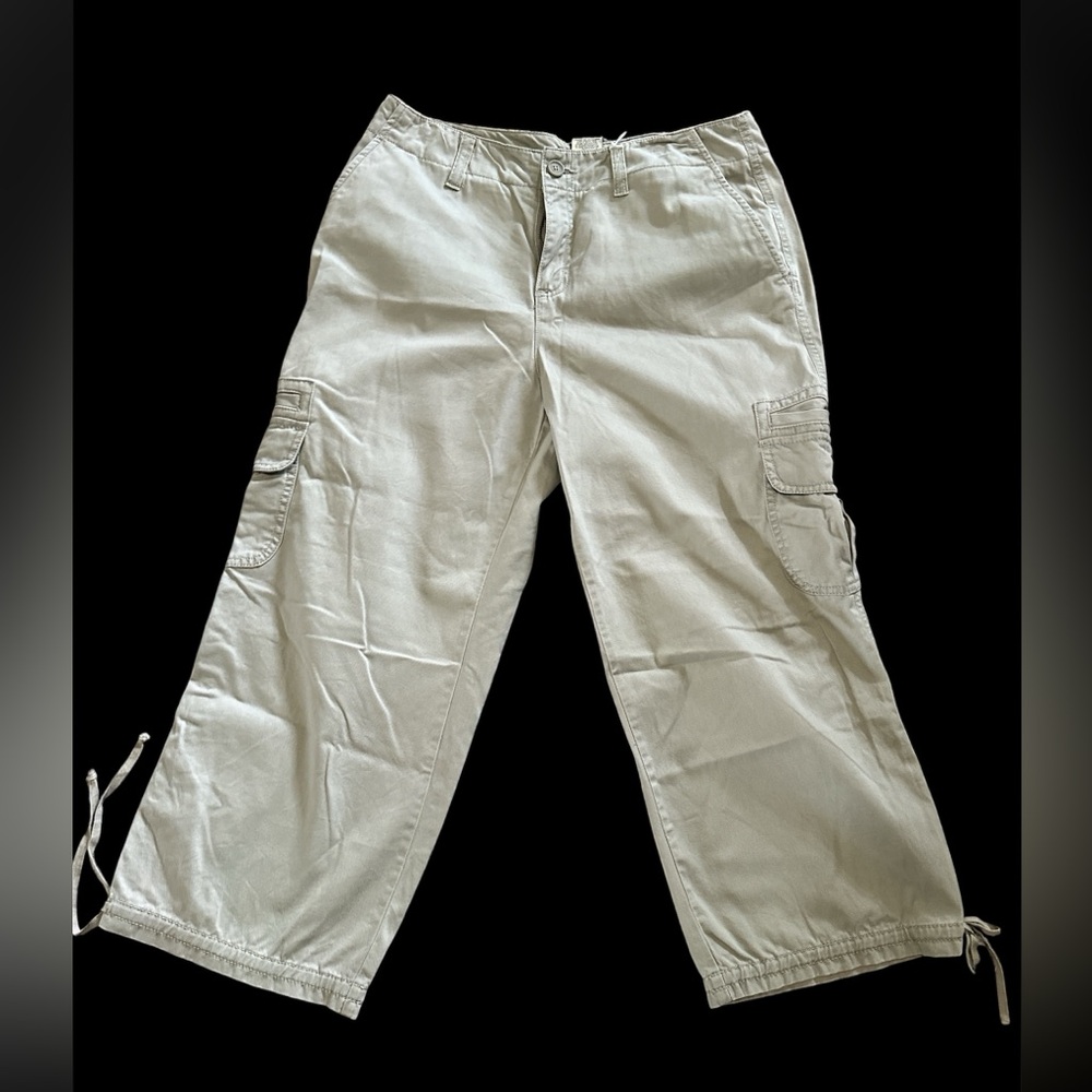 Women’s Capri Pants in Light Beige - Classic Utility Style